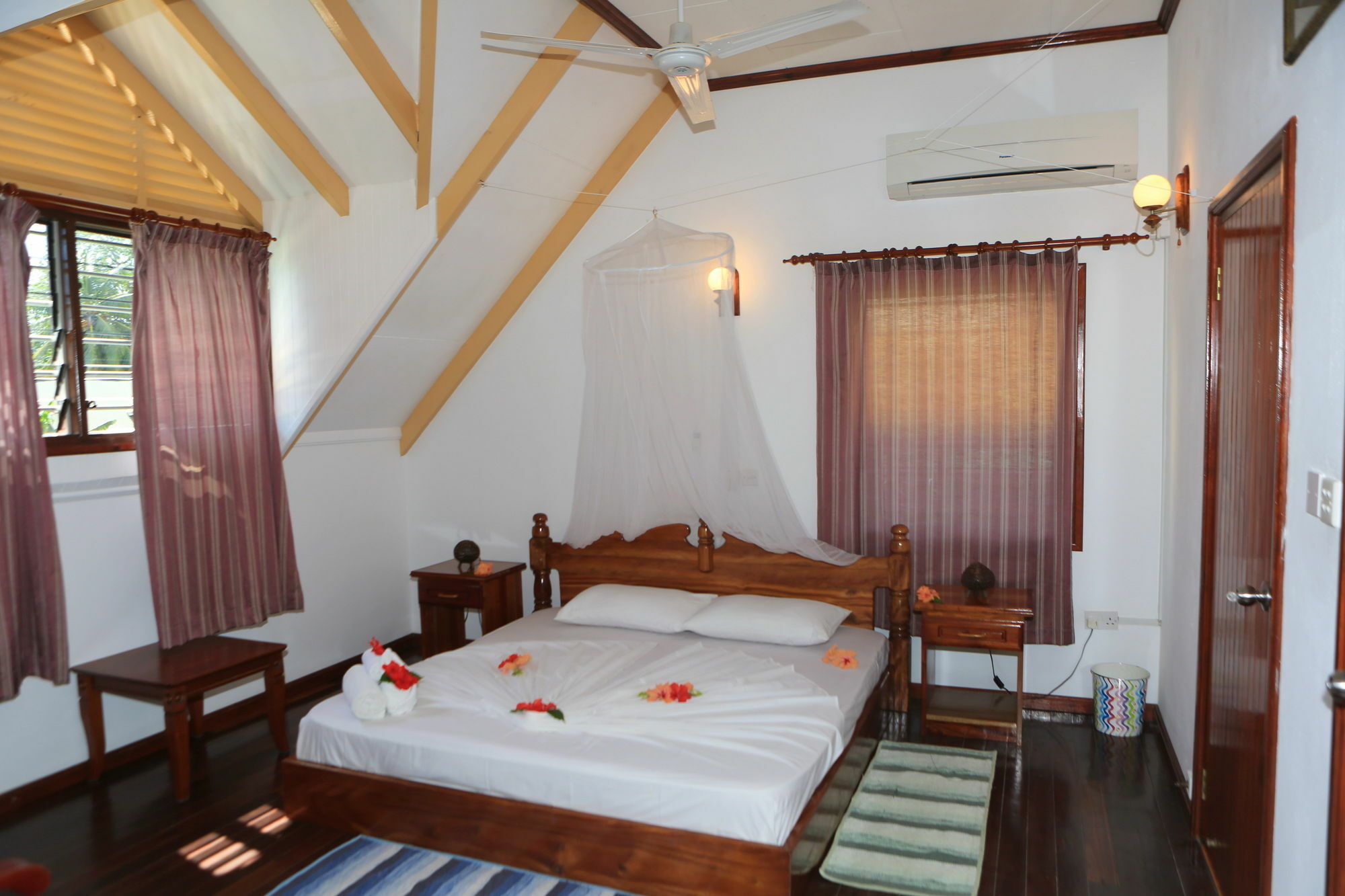 Chalet D Anse Reunion La Digue  Extérieur photo